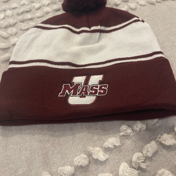 BN UMass Amherst PomPom hat - Picture 3 of 5